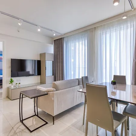 The Official Mercury 2br With Pool Access By 360 Estates *