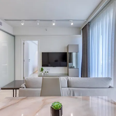 The Official Mercury 2br With Pool Access By 360 Estates Apartmán