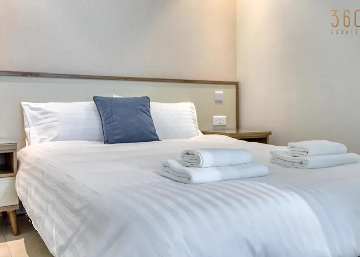 The Official Mercury 2br With Pool Access By 360 Estates *