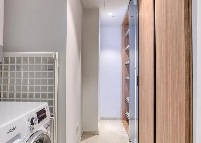 The Official Mercury 2br With Pool Access By 360 Estates *