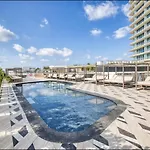 The Official Mercury 2br With Pool Access By 360 Estates 아파트 *