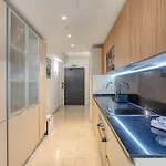 The Official Mercury 2br With Pool Access By 360 Estates 아파트