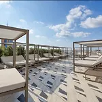 The Official Mercury 2br With Pool Access By 360 Estates 아파트